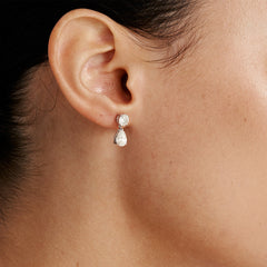 시그니처 화이트 골드 드롭 이어링